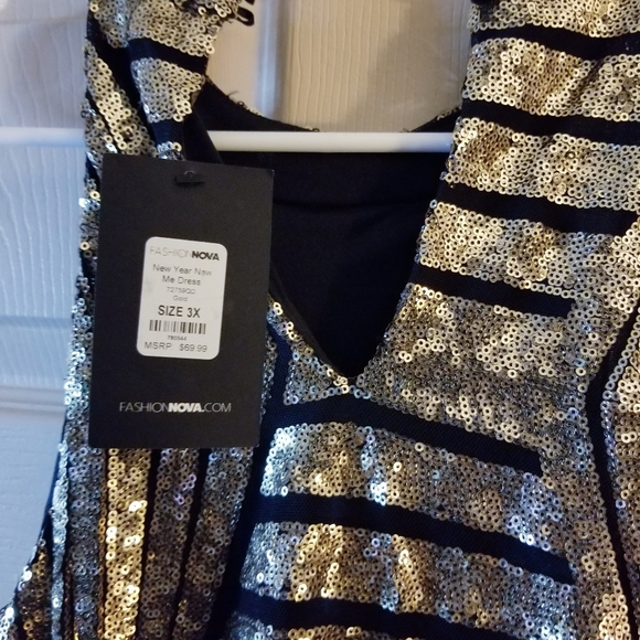 Dress - Picture 2 of 2